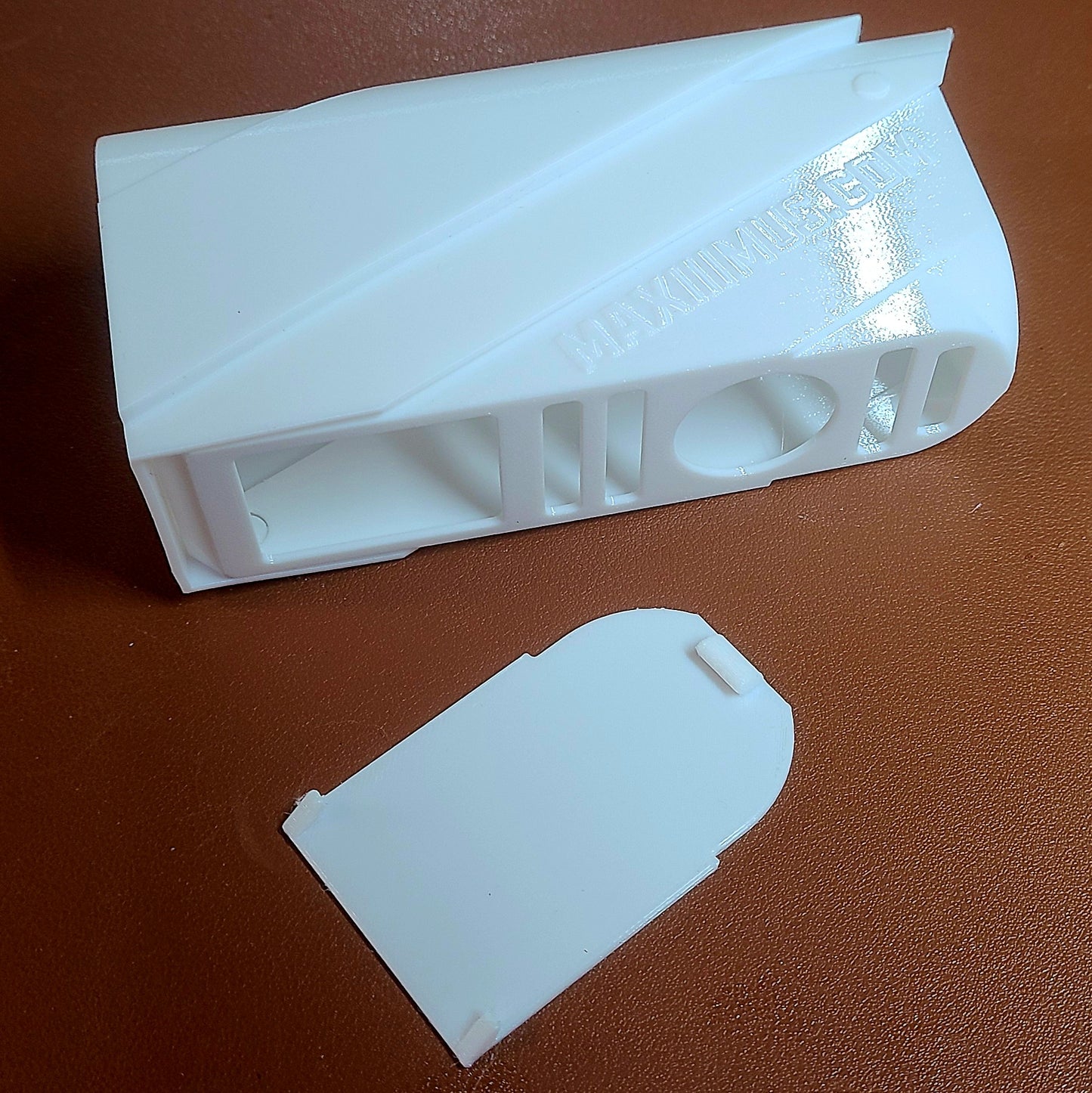 Logo Tag for Clam Cases