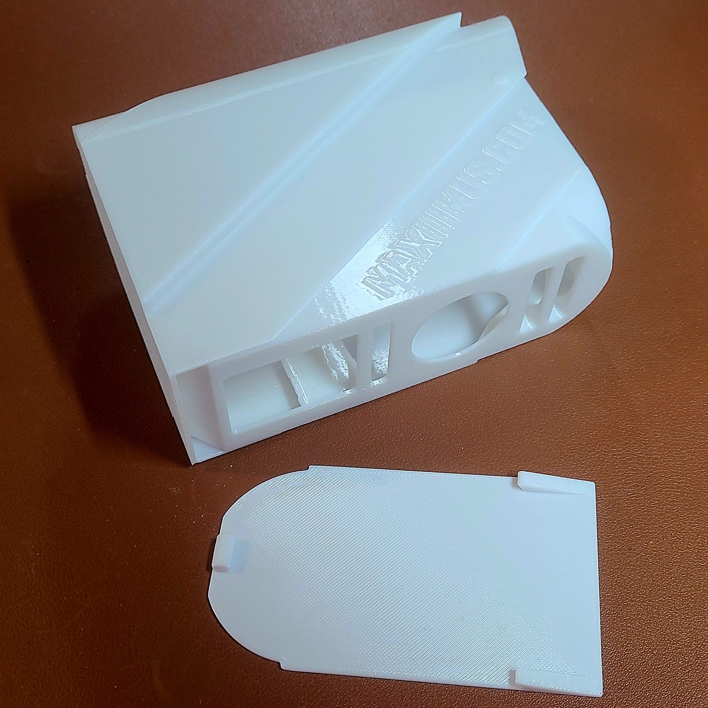 Logo Tag for Clam Cases